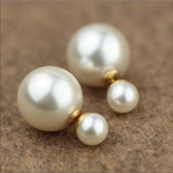 🎉🎉Faux Pearl earrings 🎁🎁 - Picture 2 of 3